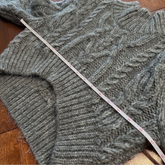 Zara Cable Knit Chunky Cropped Grey Sweater Sweater - Picture 8 of 9